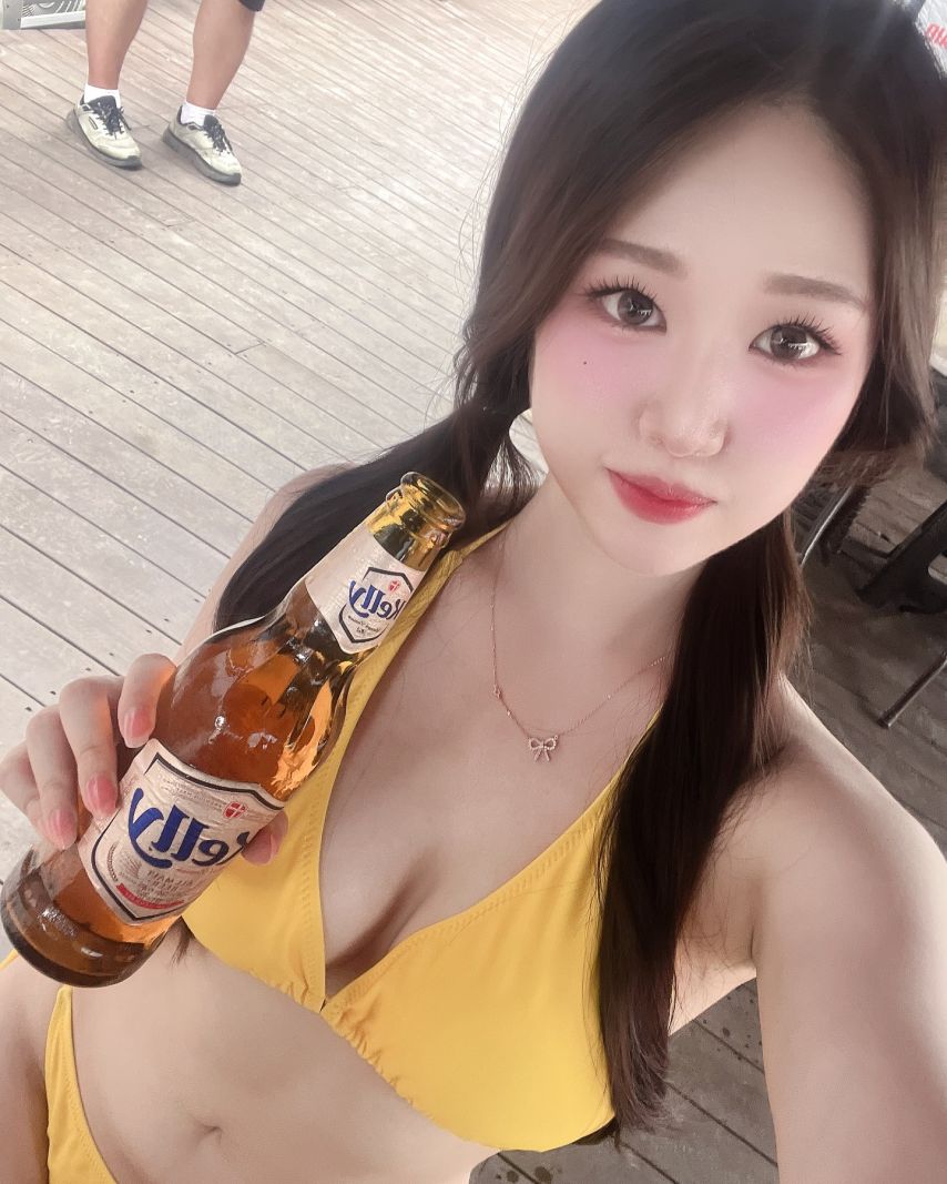 맥심 모델 지니 빠지에서 비키니 입는 테토녀