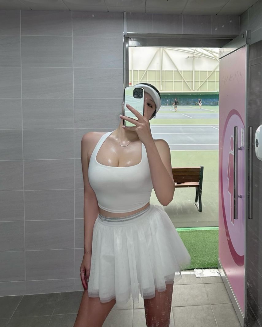 최소미 볼륨감 넘치는 테니스룩