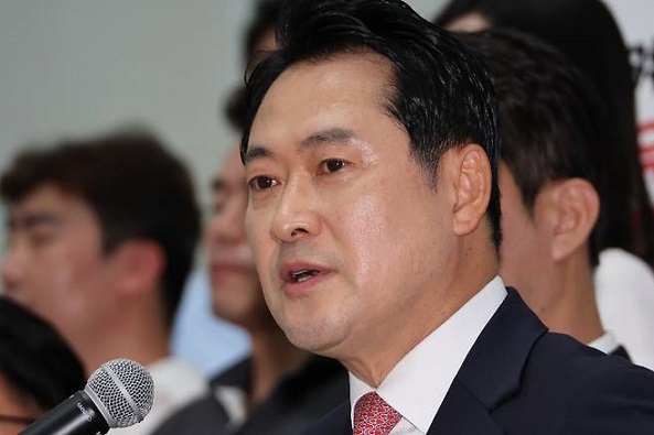 계몽 안 된 장동혁 “계엄은 민주당 책임…조경태 당 떠나라“