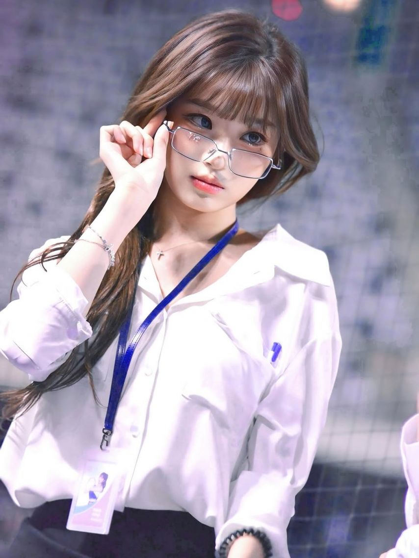 안경에 오피스룩 검스 이주은
