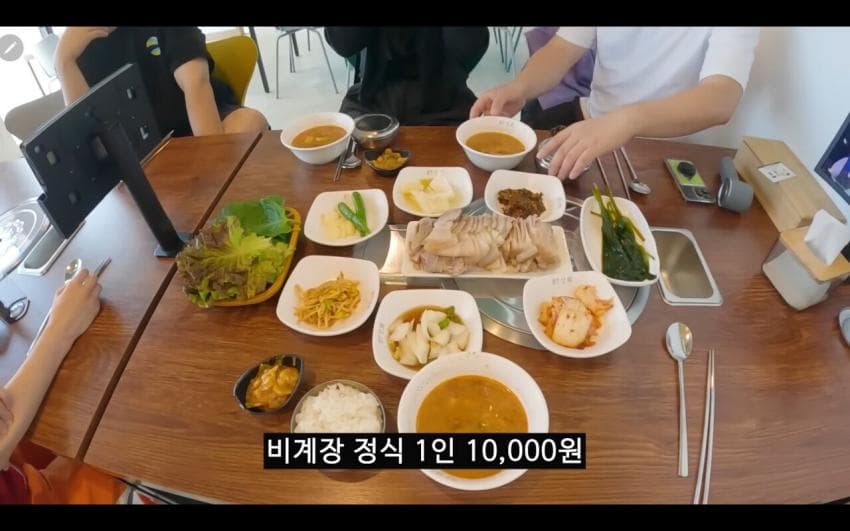 [싱갤] 군침군침 울릉도 1만원 정식 ㄷㄷ