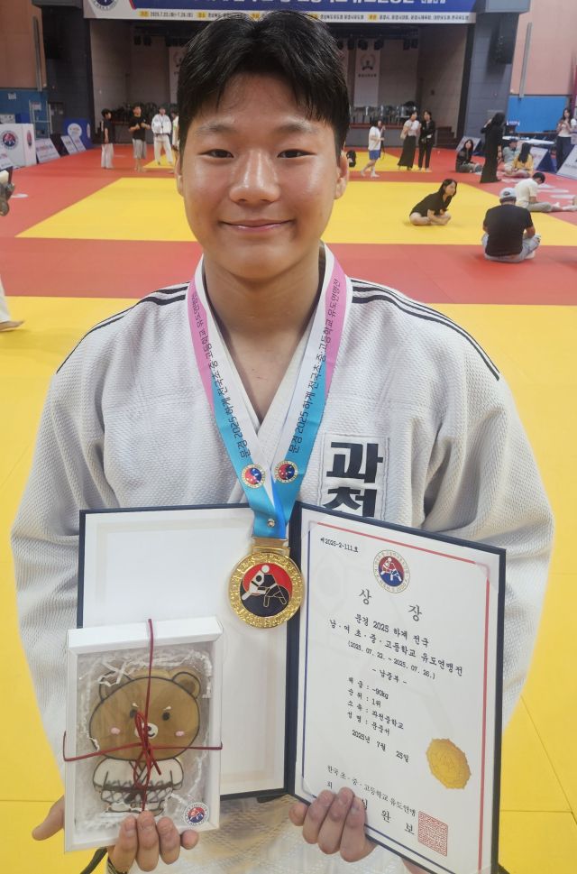 과천중 문준서 “우승 추가요”…시즌 7관왕 ‘무패행진’
