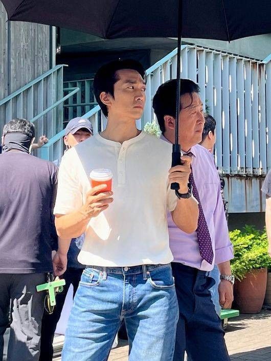 76년생 송승헌과 84년생 현봉식