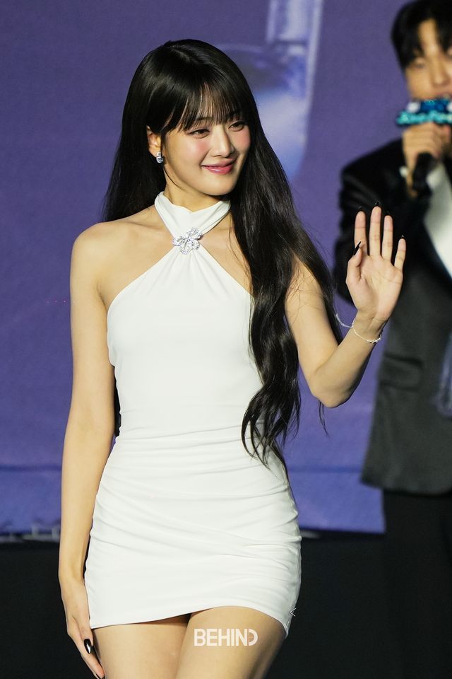 [포토] 아이들 민니 사랑스런 미소로 블루카펫 런웨이