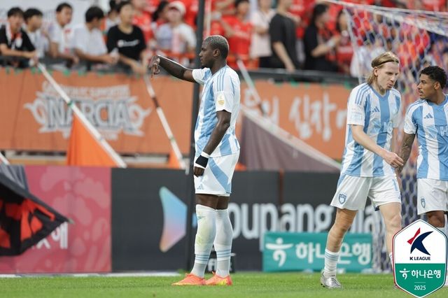 말컹 멀티골 폭발에도… 프로축구 울산 강원과 2-2 무승부