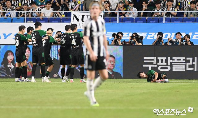 박승수 수원서 뉴캐슬 데뷔전…팀 K리그 월척 세리머니 김진규 결승골로 1-0 승리 [현장 리뷰]