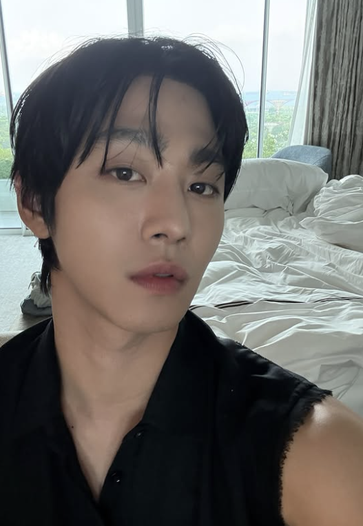 잘 나가는 안효섭 물오른 미모 “전지적 독자 셀카”