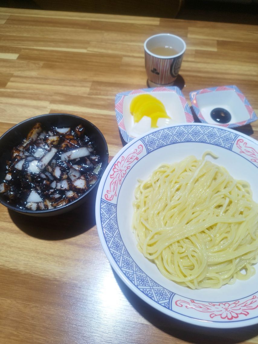 짜장면을 줄서서먹는집 첨보네요