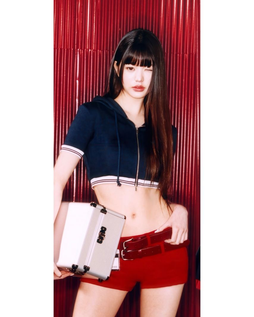 빨간 핫팬츠에 배꼽 드러낸 장원영 티저 이미지