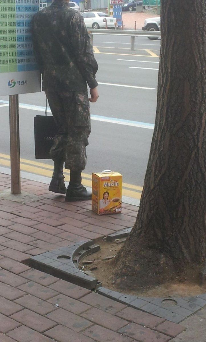 맥심을 사와서 부대에 복귀합니다.
