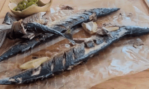 서민들의 단백질원 한국인이 잘먹는 생선구이.gif