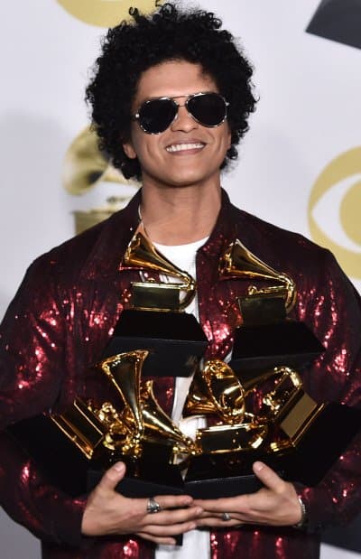 [싱갤] 싱글벙글 유독 콜라보나 피처링 하면 초대박나는 뮤지션