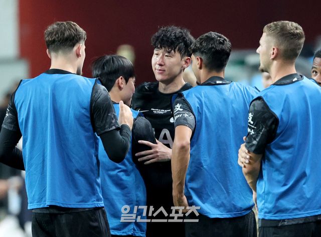 ‘SON을 위한 무대’…6만4773명 관중 앞 펼쳐진 토트넘 손흥민의 작별 인사 [IS 상암]
