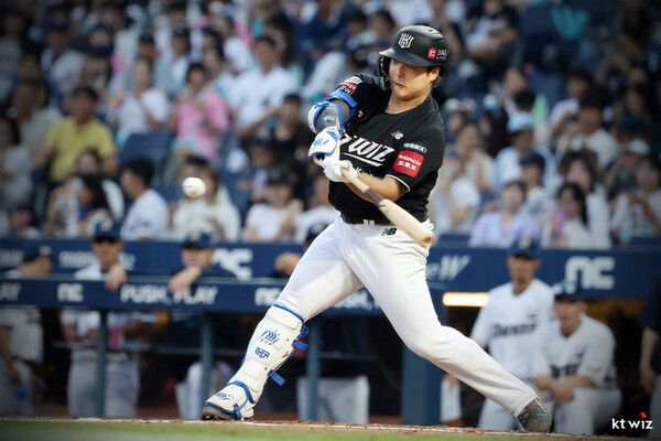 KT 한화에 5-2 역전승 거두고 5연패 탈출…한화는 선두 자리 위기