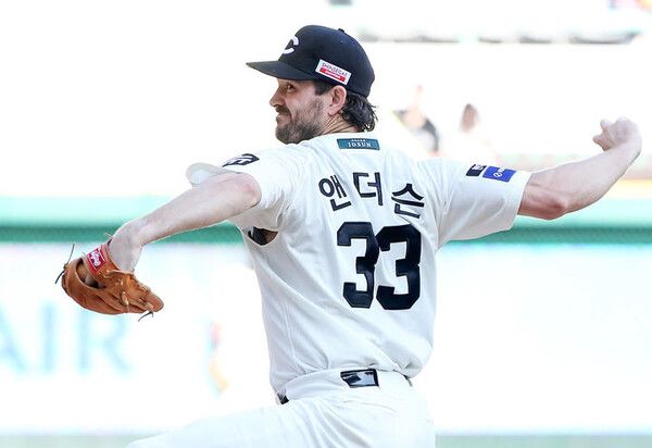 앤더슨 호투·오태곤 역전 3점포…SSG 삼성 추격 뿌리치고 1점차 진땀승