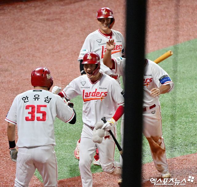 오태곤 대타 역전 3점포→디아즈 멀티 홈런 꺾었다…SSG 삼성에 5-4 역전승 [인천:스코어]