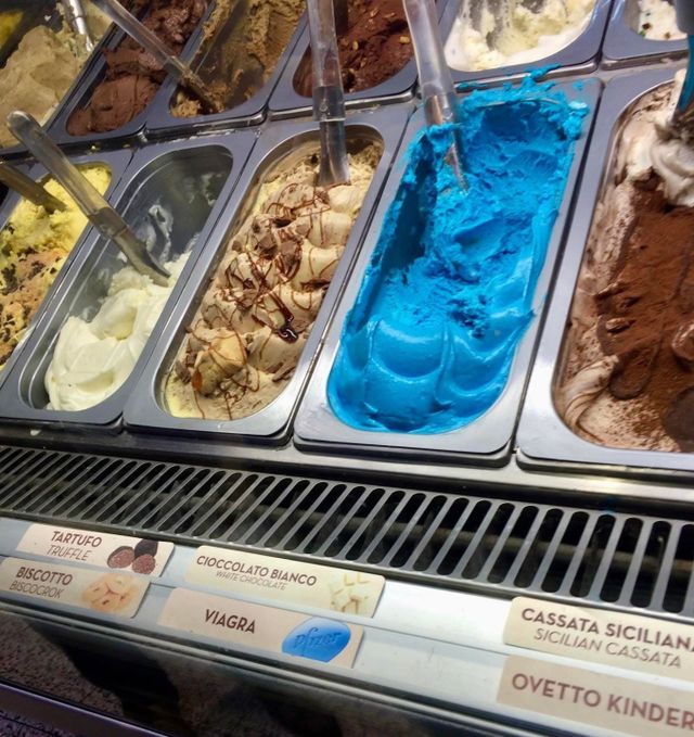 눕거나 앉아서 먹을 수 없는 아이스크림