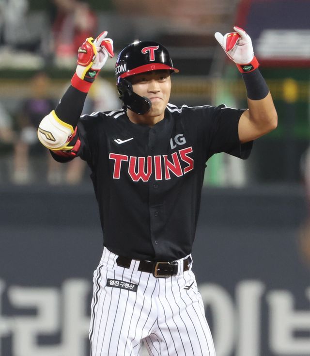 10회 천성호 끝내기 LG 한화 꺾고 선두 지켰다…승차는 2경기 후반기 10번째 역전승 [IS 잠실]