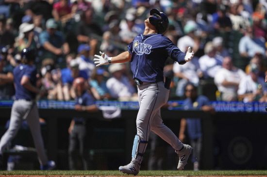 정말 뜨거운 김하성! 美 중계진 감탄했다…어썸킴 2루타+홈런 쾅쾅→레이스 추격은 KIM 덕분 극찬