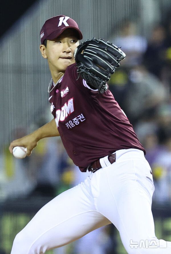 최하위 키움에 부상 악재…마무리 주승우 팔꿈치 수술 받는다
