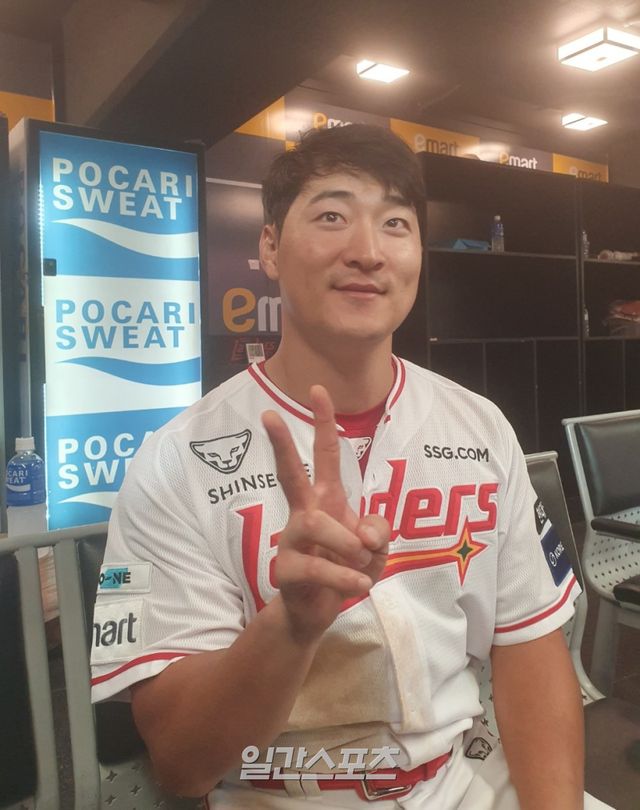 어떻게든 살아 나가려고 했다 결승 투런 홈런에 웃은 SSG 하재훈 8회 타격은 사인 미스 [IS 스타]