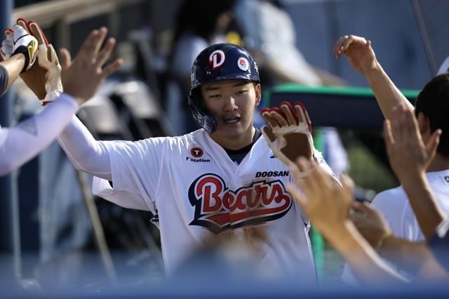 안재석 연장 11회말 끝내기 솔로홈런…두산 KIA 6-5로 꺾고 2연승