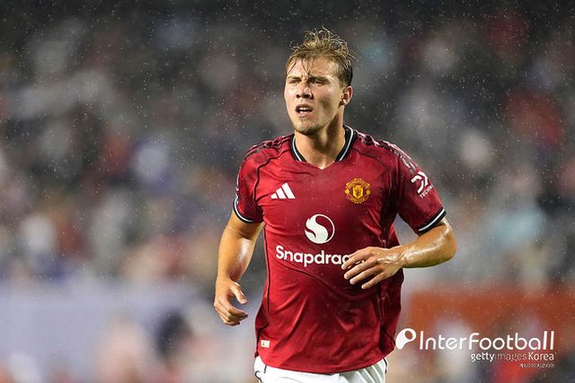 ‘32경기 4골’ 최악의 공격수 결국 맨유 떠난다! “이적에 한 걸음 더 다가서 AC밀란이 관심”