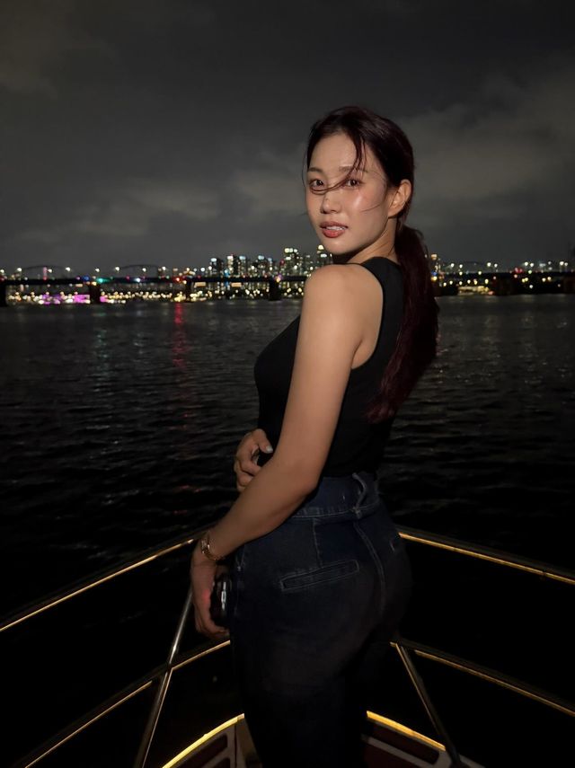 한강 요트 위 유현주 압도적 뒤태로 야경까지 압살