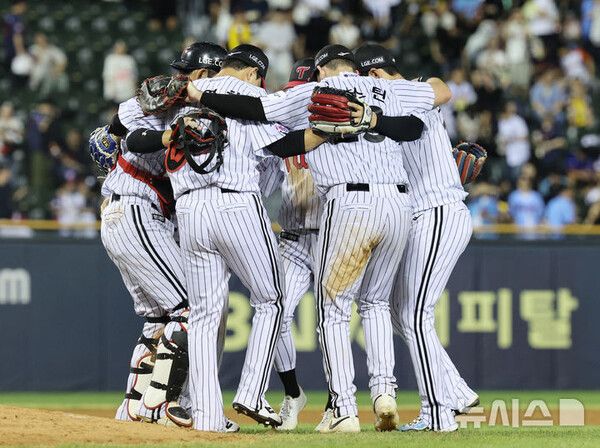 LG 롯데 9연패 몰아넣고 선두 질주…두산은 한화 꺾고 5연승(종합)