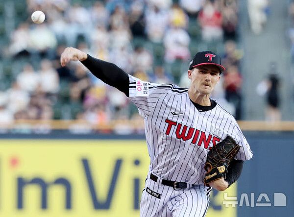 톨허스트 호투 LG 2연승 질주…잔루 12개 롯데 9연패 수렁