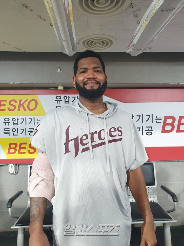 64.2% 비율·156㎞h 대포알 강속구로 타이거즈 압도한 키움의 파랑새 알칸타라 [IS 스타]