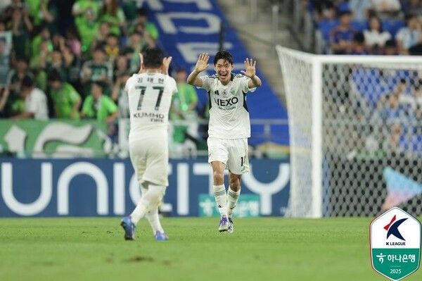 전진우 14호골 K리그1 전북 현대가 더비서 울산 2-0 제압